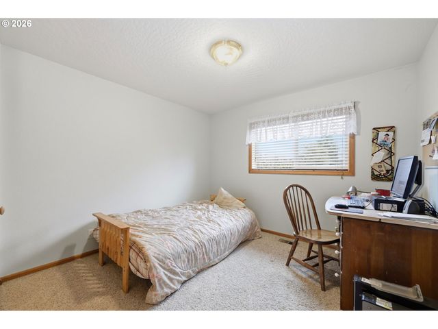 28095 Clear Lake Rd, Eugene, OR 97402