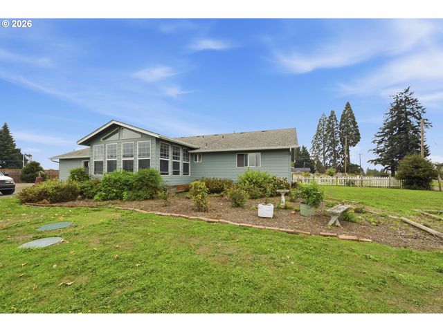 28095 Clear Lake Rd, Eugene, OR 97402
