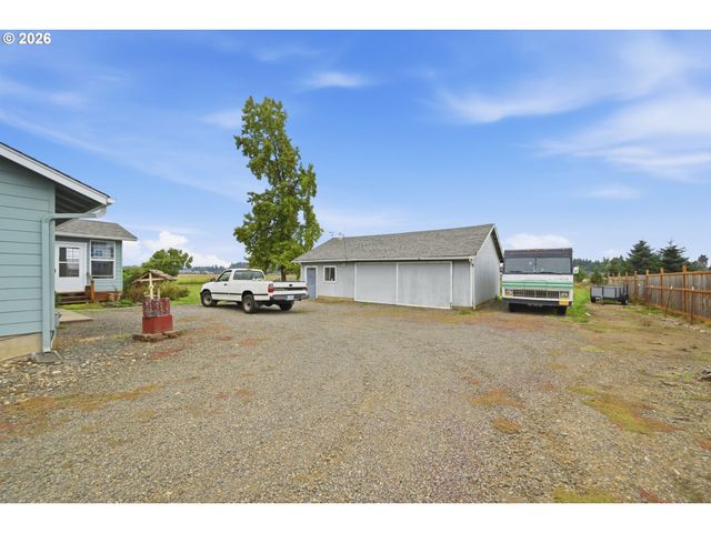 28095 Clear Lake Rd, Eugene, OR 97402