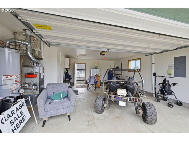 28095 Clear Lake Rd, Eugene, OR 97402