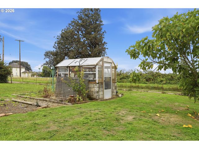 28095 Clear Lake Rd, Eugene, OR 97402
