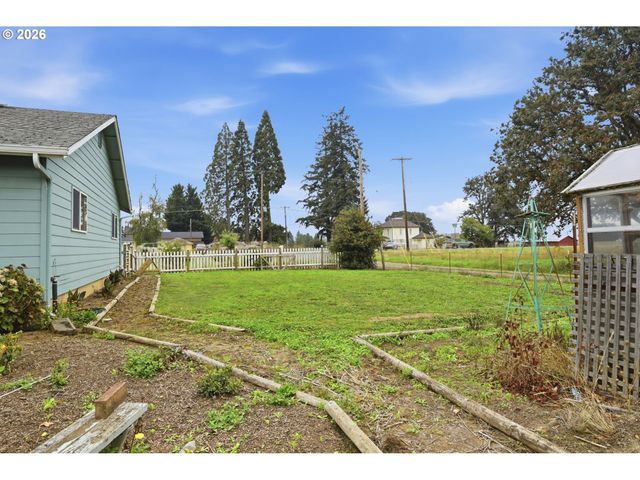 28095 Clear Lake Rd, Eugene, OR 97402