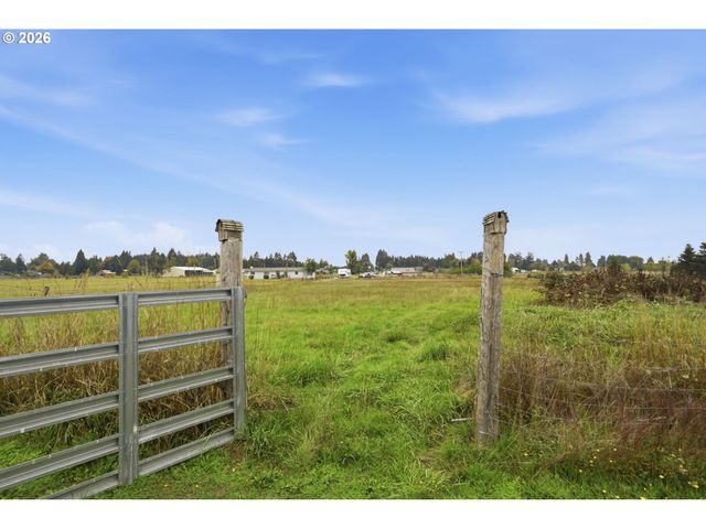 28095 Clear Lake Rd, Eugene, OR 97402