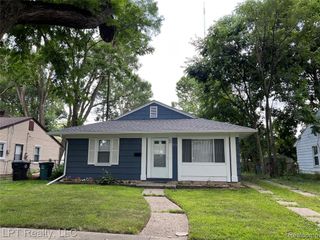 10111 Albany Street, Oak Park, MI 48237