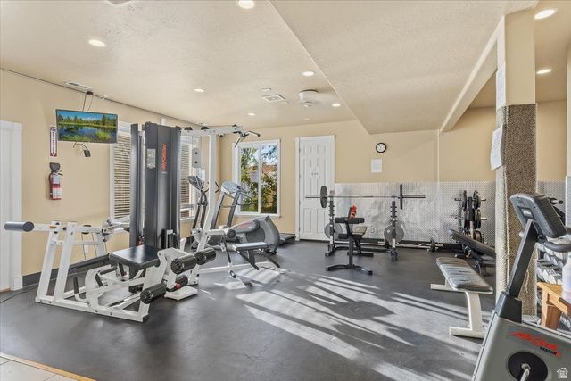 9511 S FAIRWAY VIEW DR, Sandy, UT 84070