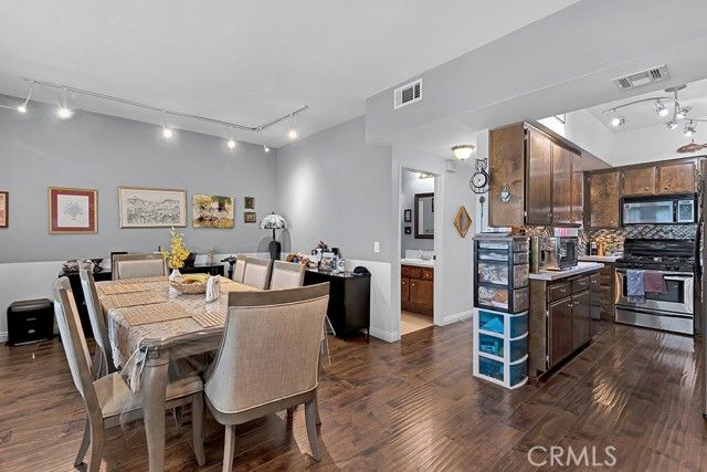 6323 Reseda Boulevard 13, Tarzana (los Angeles), CA 91335