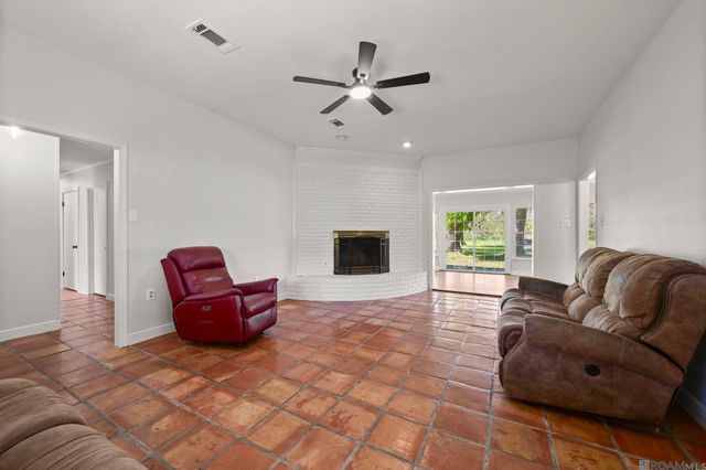 12417 Roddy Rd, Gonzales, LA 70737