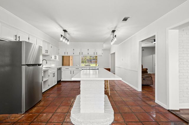 12417 Roddy Rd, Gonzales, LA 70737