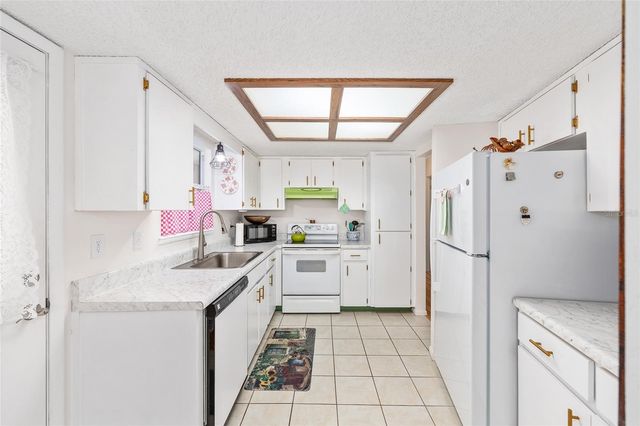 9921 SW 103RD PLACE, Ocala, FL 34481