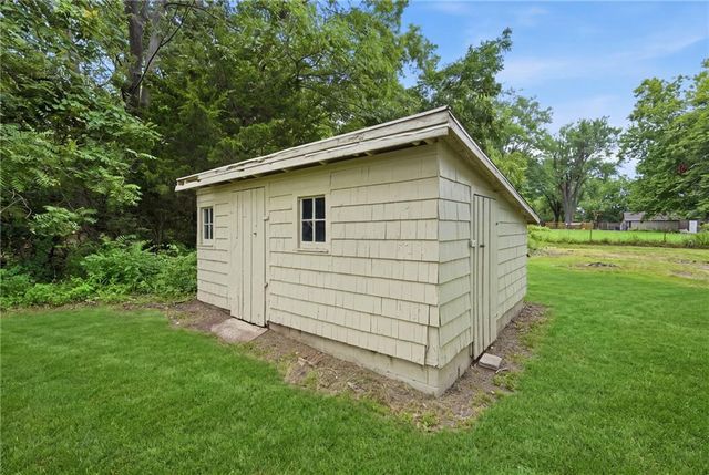 9400 Raytown Road, Kansas City, MO 64138