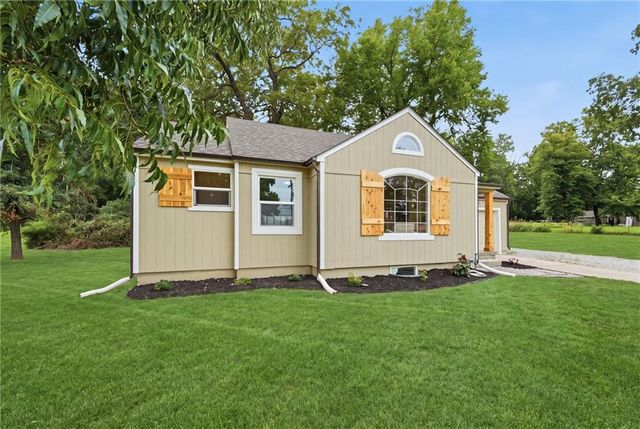 9400 Raytown Road, Kansas City, MO 64138