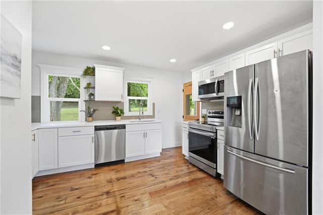 9400 Raytown Road, Kansas City, MO 64138