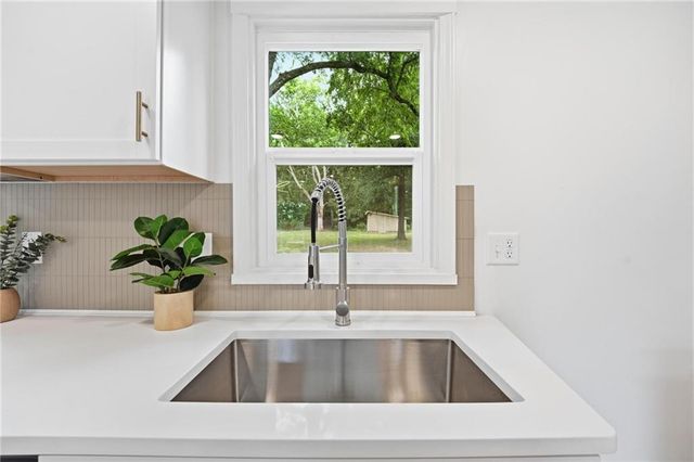 9400 Raytown Road, Kansas City, MO 64138