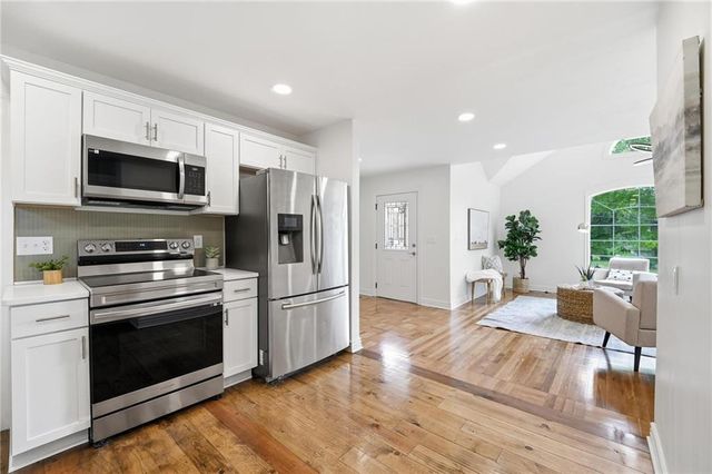 9400 Raytown Road, Kansas City, MO 64138
