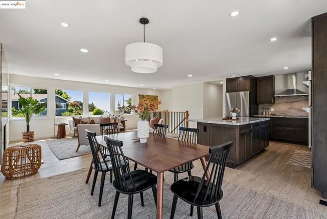 9 YARMOUTH CT, Oakland, CA 94619