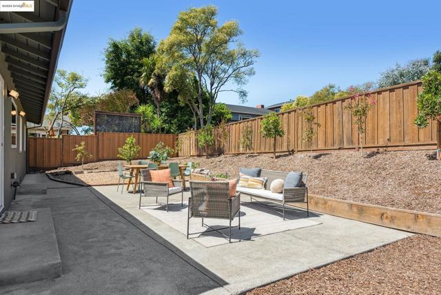 9 YARMOUTH CT, Oakland, CA 94619