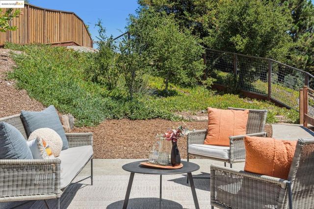 9 YARMOUTH CT, Oakland, CA 94619