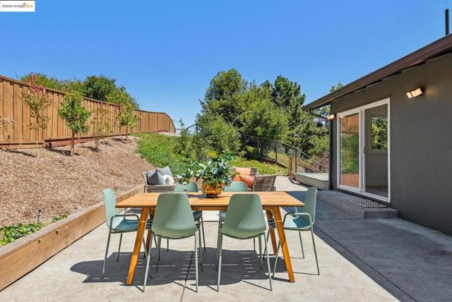 9 YARMOUTH CT, Oakland, CA 94619
