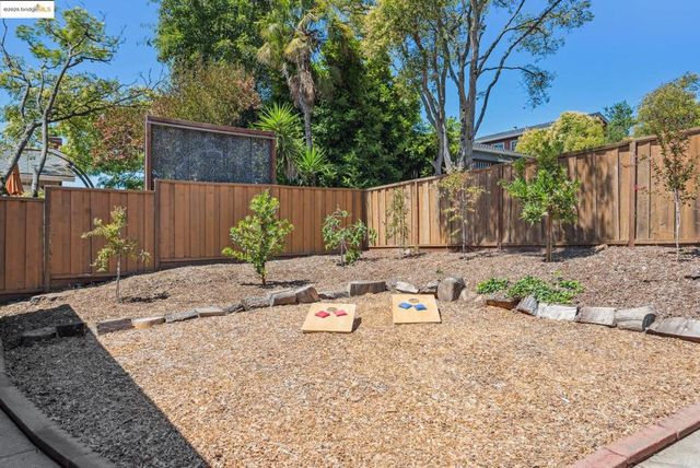 9 YARMOUTH CT, Oakland, CA 94619