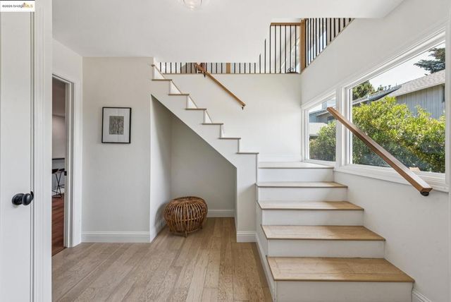 9 YARMOUTH CT, Oakland, CA 94619