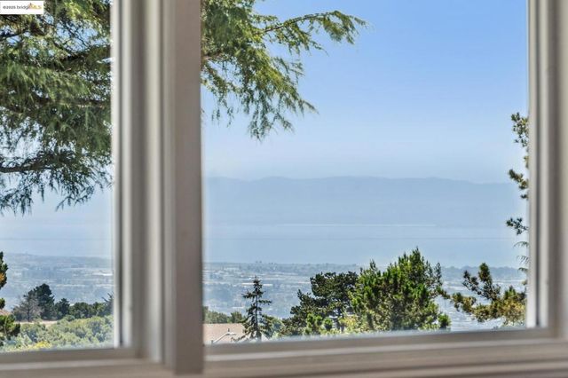 9 YARMOUTH CT, Oakland, CA 94619