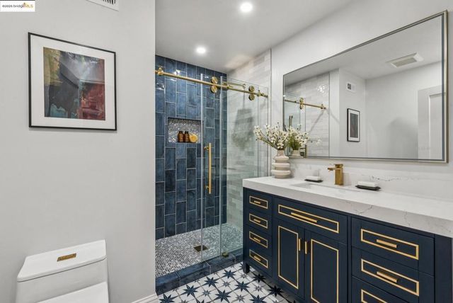 9 YARMOUTH CT, Oakland, CA 94619