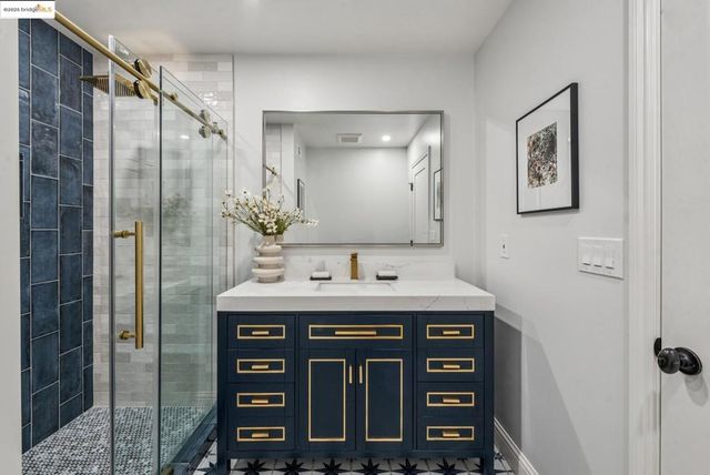 9 YARMOUTH CT, Oakland, CA 94619