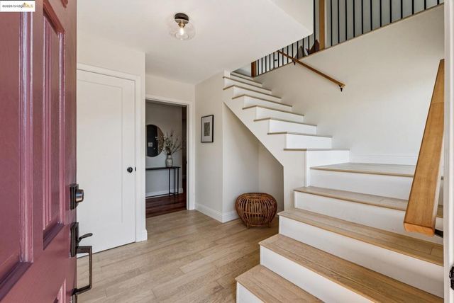 9 YARMOUTH CT, Oakland, CA 94619