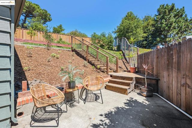 9 YARMOUTH CT, Oakland, CA 94619