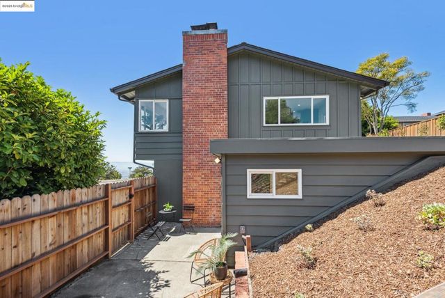 9 YARMOUTH CT, Oakland, CA 94619