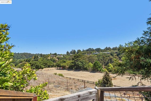 9 YARMOUTH CT, Oakland, CA 94619