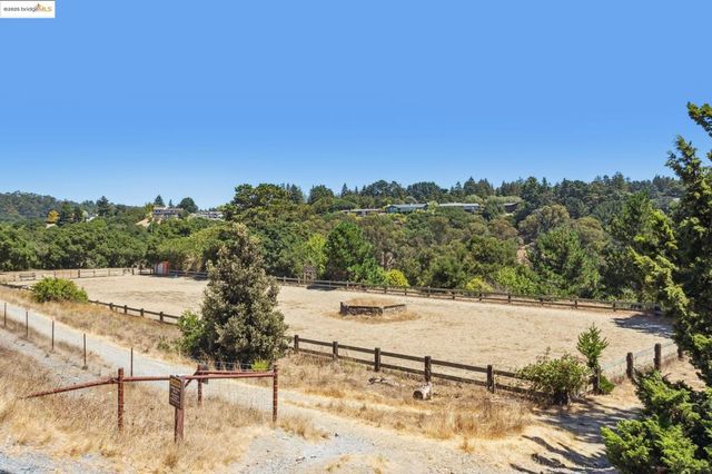 9 YARMOUTH CT, Oakland, CA 94619