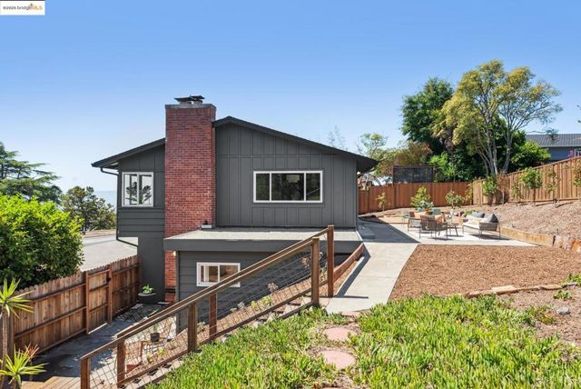 9 YARMOUTH CT, Oakland, CA 94619