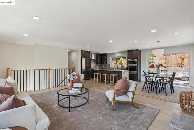 9 YARMOUTH CT, Oakland, CA 94619