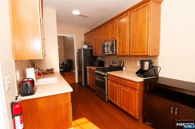 12 Farrington Plaza, Franklin, NJ 08873