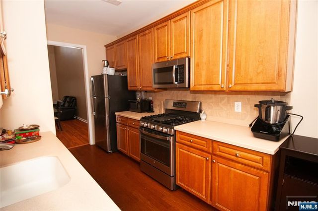 12 Farrington Plaza, Franklin, NJ 08873
