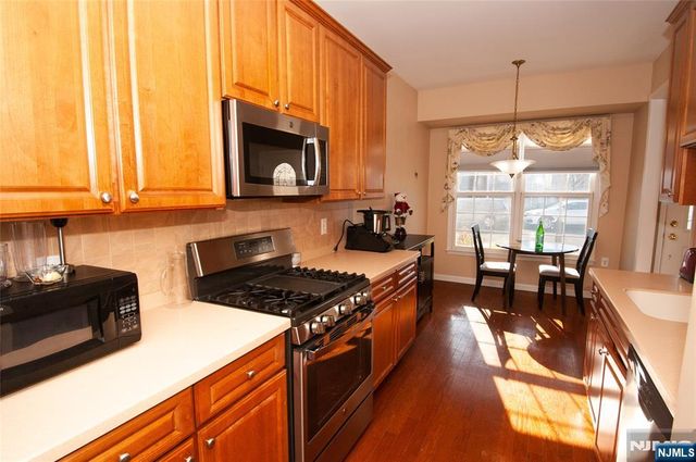 12 Farrington Plaza, Franklin, NJ 08873