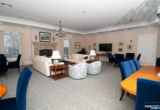 12 Farrington Plaza, Franklin, NJ 08873