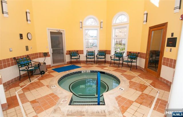 12 Farrington Plaza, Franklin, NJ 08873