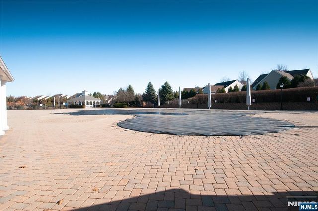 12 Farrington Plaza, Franklin, NJ 08873