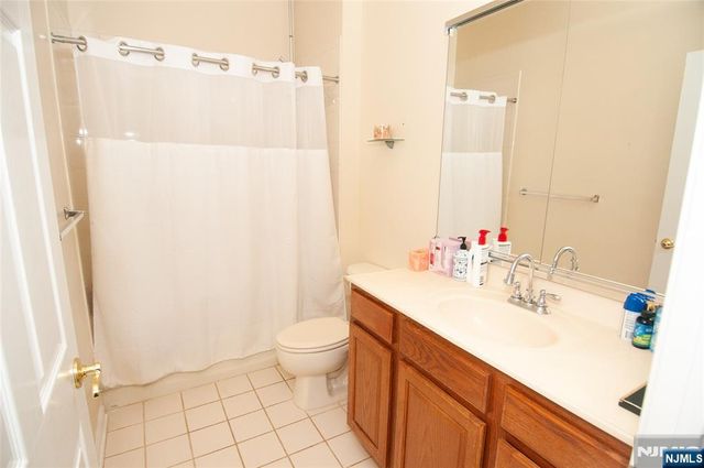 12 Farrington Plaza, Franklin, NJ 08873