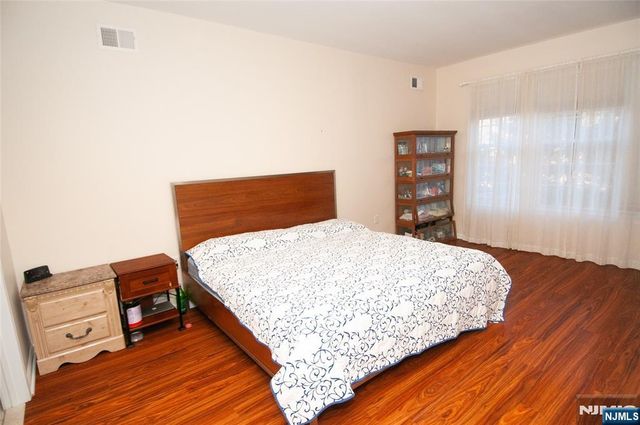 12 Farrington Plaza, Franklin, NJ 08873