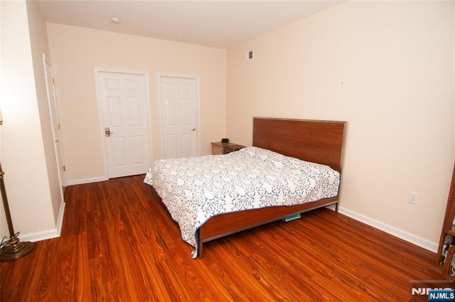 12 Farrington Plaza, Franklin, NJ 08873