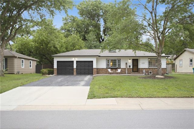 13122 Logan Lane, Lenexa, KS 66215