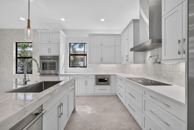 131 Edwards Lane, Palm Beach Shores, FL 33404