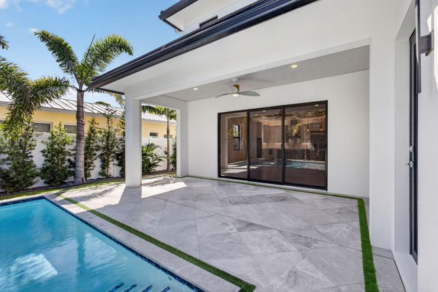 131 Edwards Lane, Palm Beach Shores, FL 33404