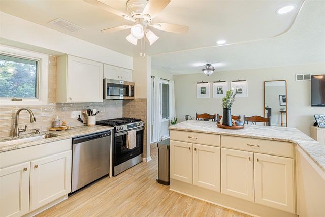 816 N Randall Avenue, Janesville, WI 53545