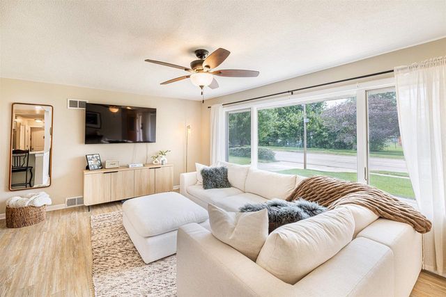 816 N Randall Avenue, Janesville, WI 53545