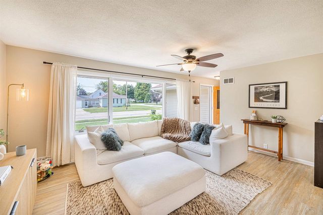 816 N Randall Avenue, Janesville, WI 53545