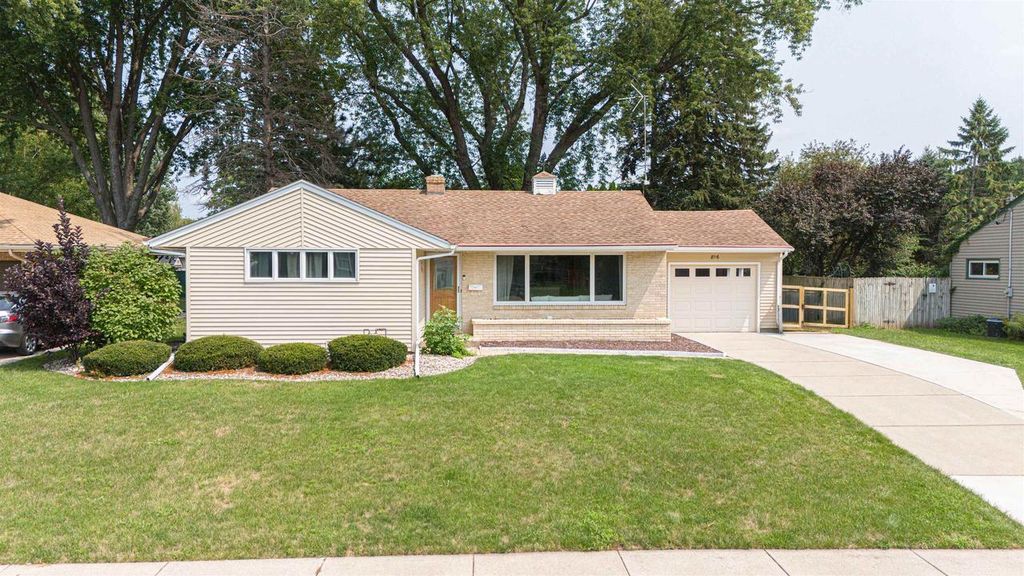 816 N Randall Avenue, Janesville, WI 53545